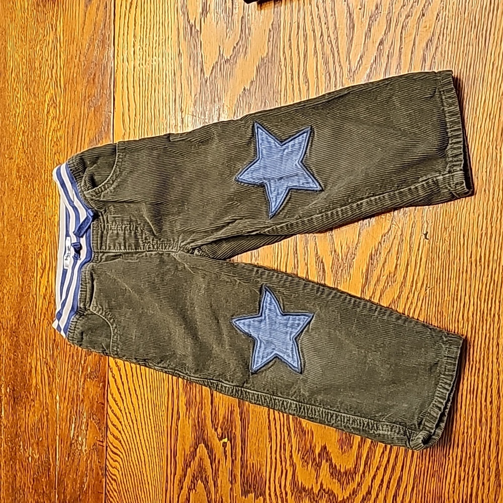 Baby Boden corduroy star pants, size 2-3Y. Dark green with navy stars.
